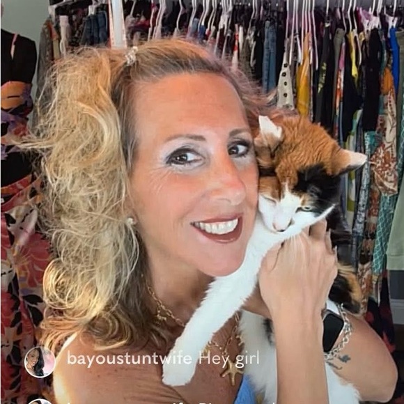 Meet your Posher, Aimee - Picture 7 of 10